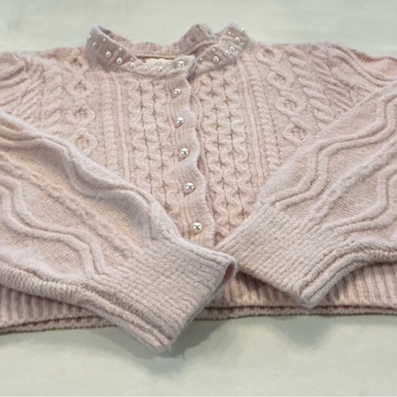 Samsung Device with White and Silver Accents - Picture 2 of 10